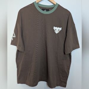 Men's Brown Tee with Green Collar
